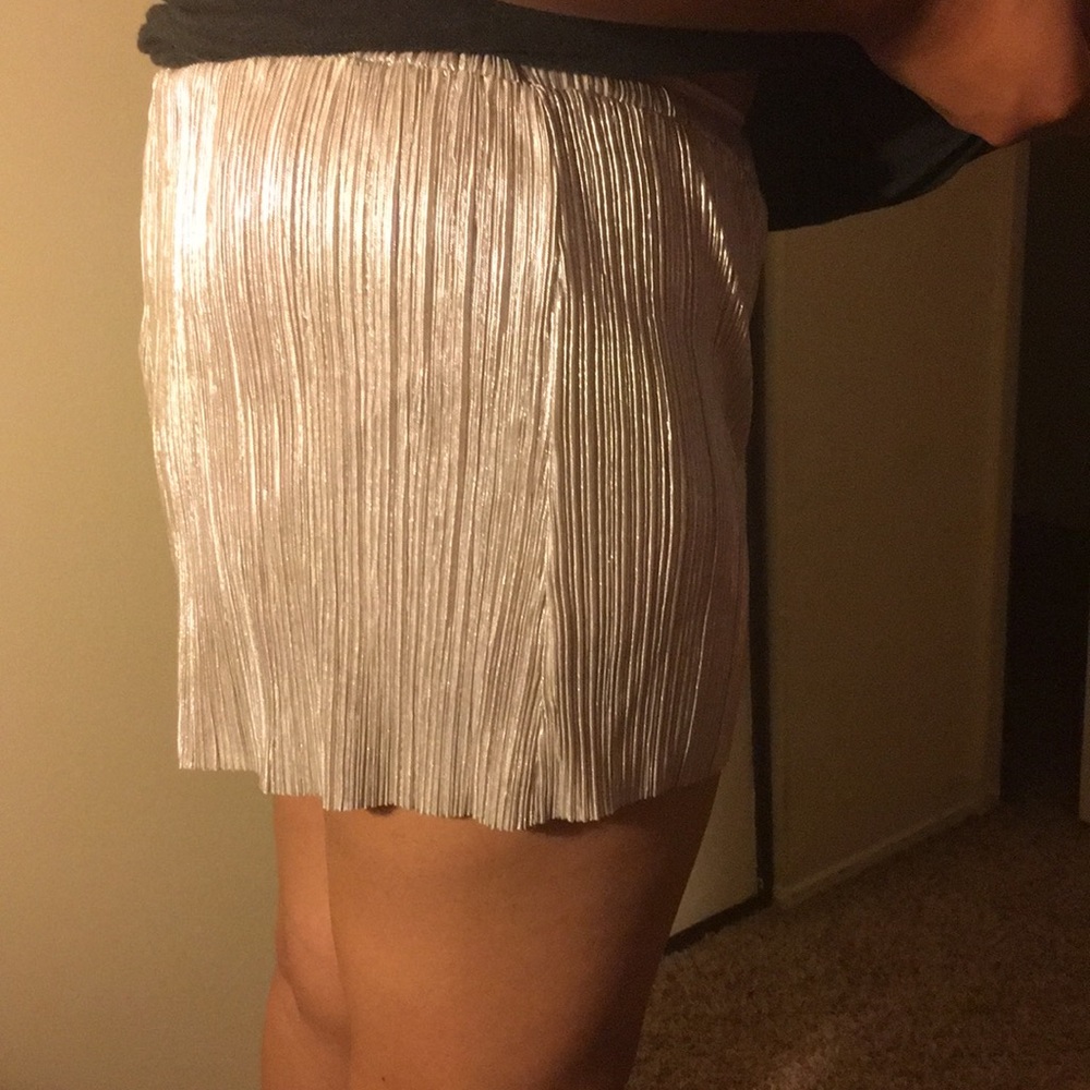 Elli white Shorts - Picture 3 of 8